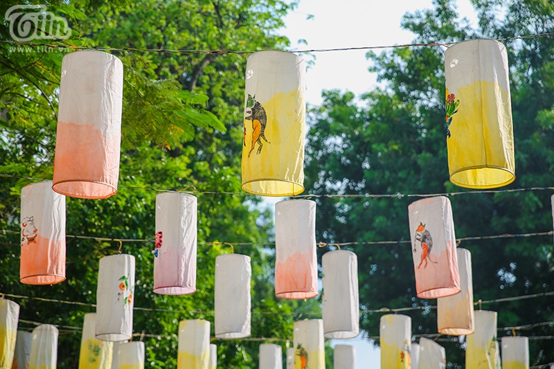 Lanterns provide colour for Hanoi street ahead of Mid-Autumn Festival